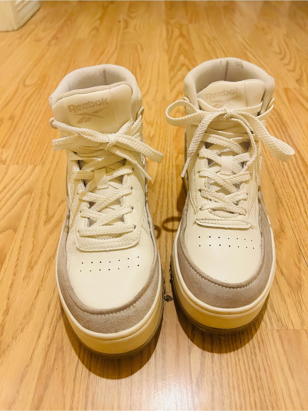 Reebok Women’s Cream High-Top Sneakers Sz 8